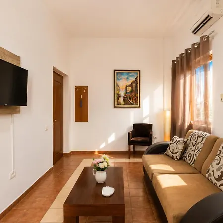 Centro تيرانا